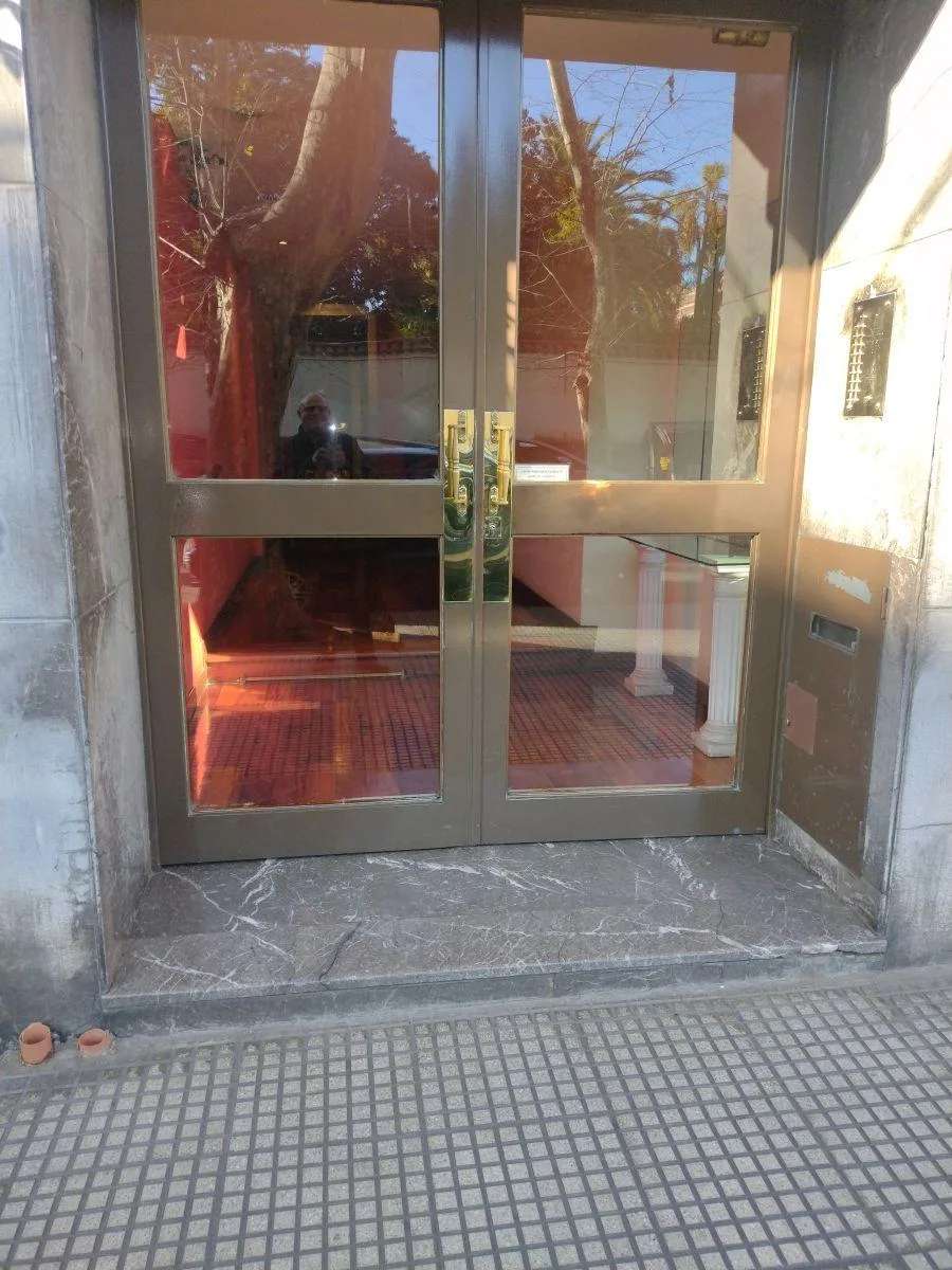 Apartamento de dois ambientes térreo com pátio em Belgrano