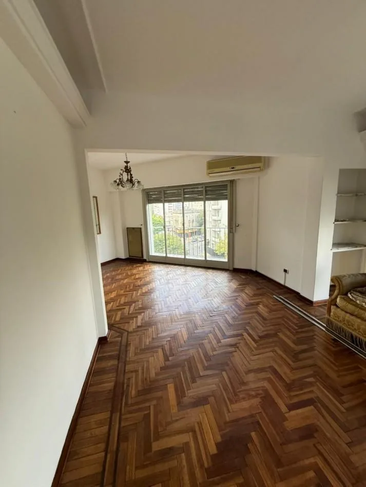 Apartamento de 2 dormitórios com varanda em La Plata