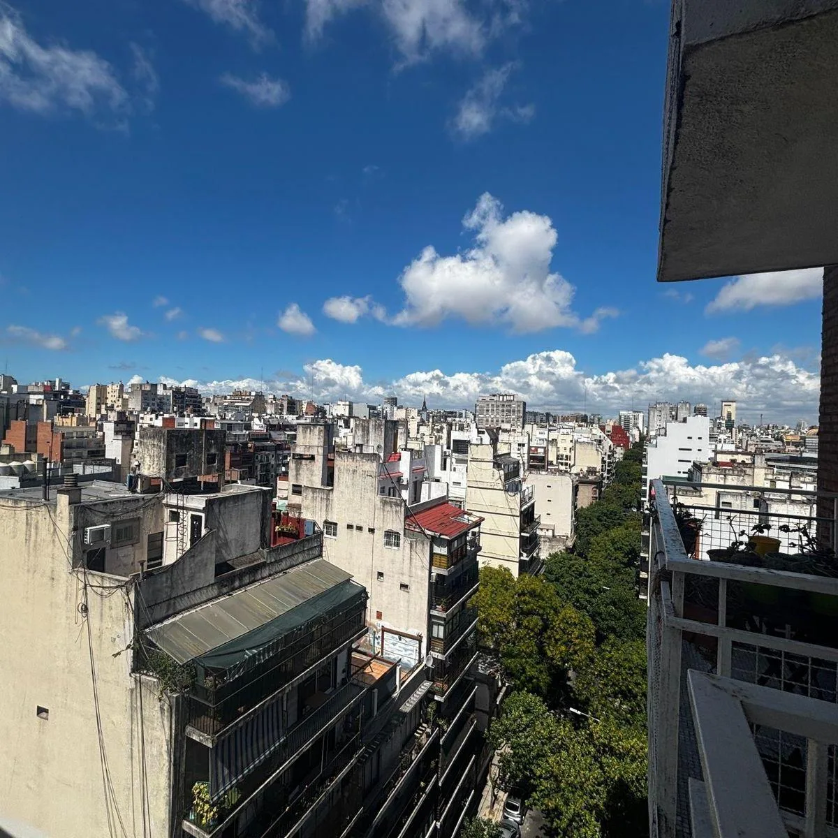 Apartamento de 2 ambientes de frente com varanda em Balvanera
