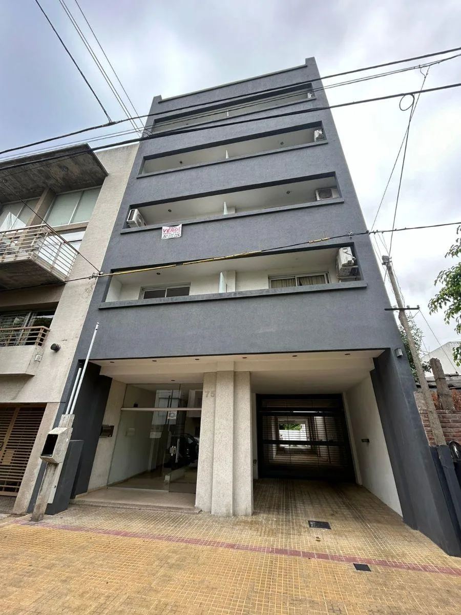 Monoambiente dividido en alquiler en La Plata