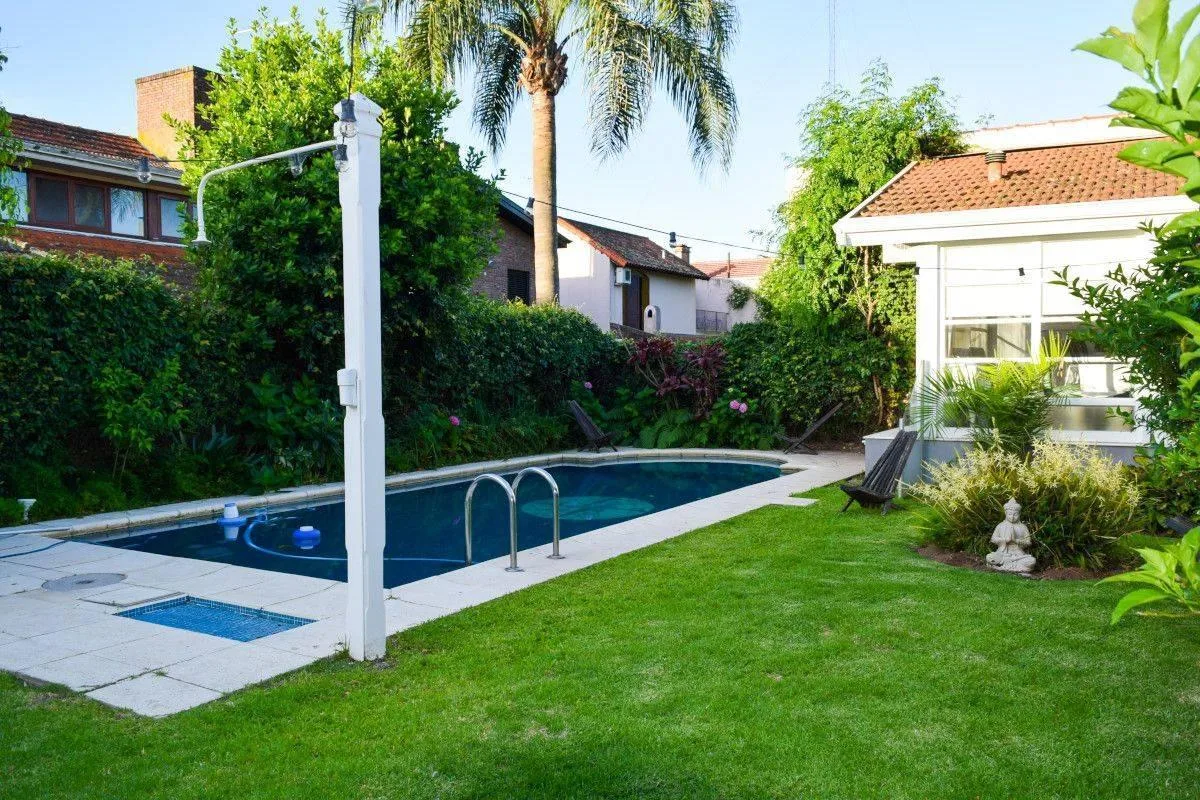 Casa com 6 dormitórios em Quilmes