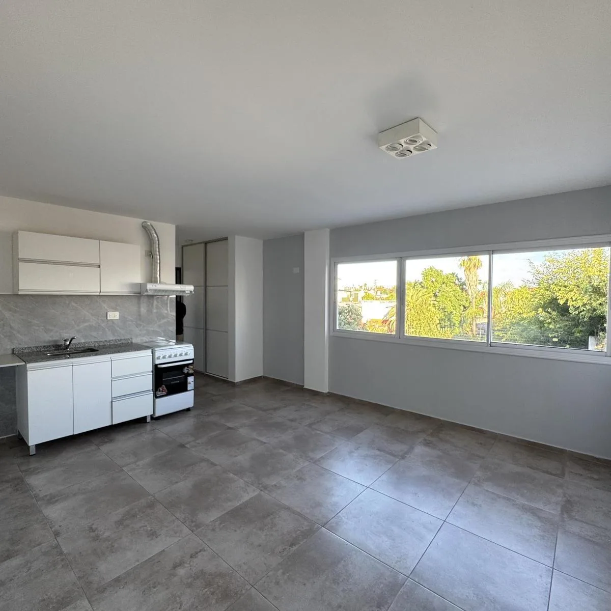 Apartamento de dois ambientes para alugar em Morón