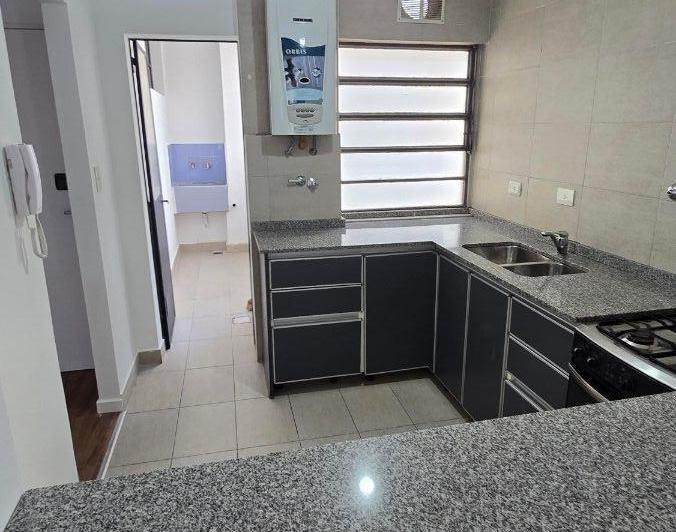 Departamento de 3 ambientes con balcón corrido en Vicente López