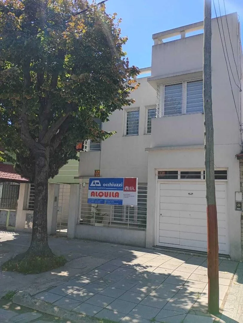 Casa com 3 dormitórios em Lanús Oeste