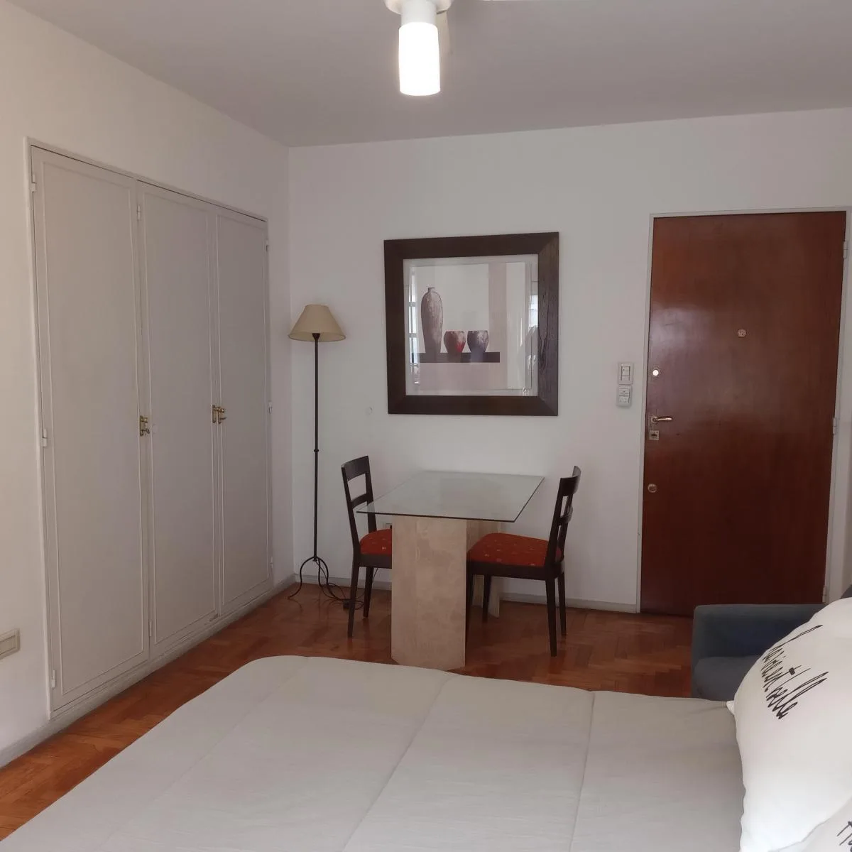 Monoambiente apto profesional con balcón en Recoleta