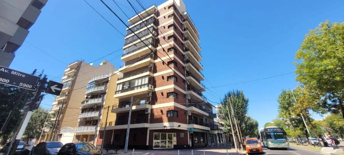 Apartamento de três ambientes na Av. Mitre em Wilde