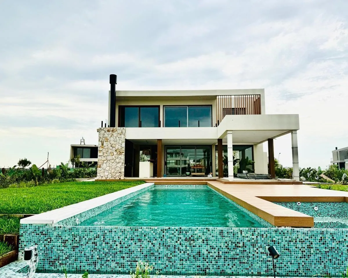 Five-bedroom house in Los Puentes, Tigre