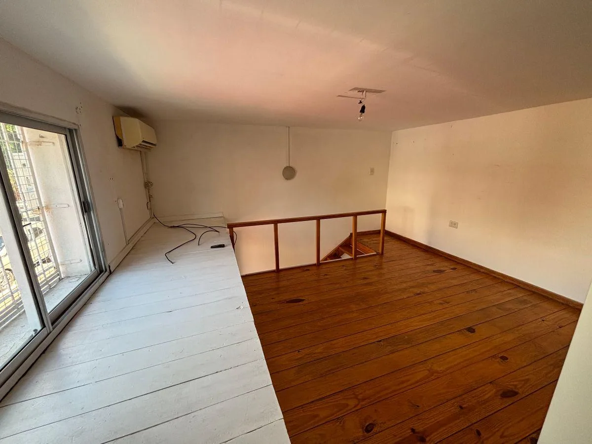 A 100 m Centro Comercial Jonte PH Frente Monoambiente con Entrepiso Dormitorio Sin Expensas