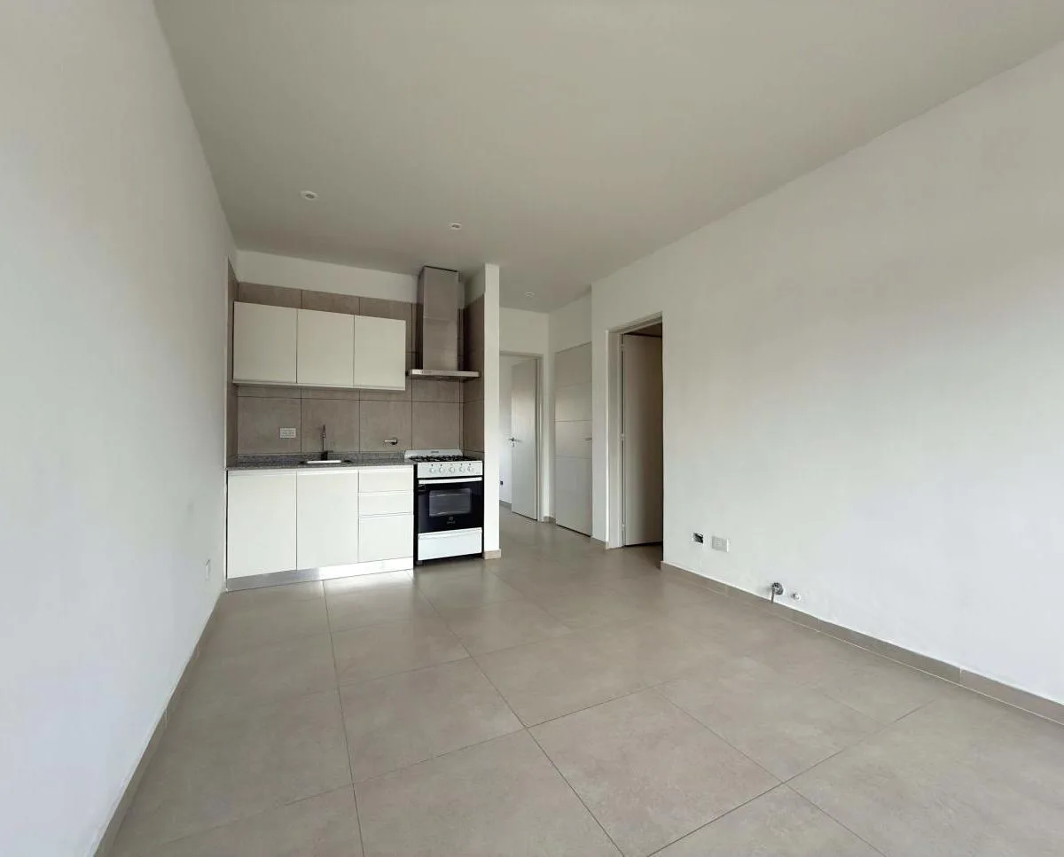 Two-room apartment with balcony and covered parking in General San Martín