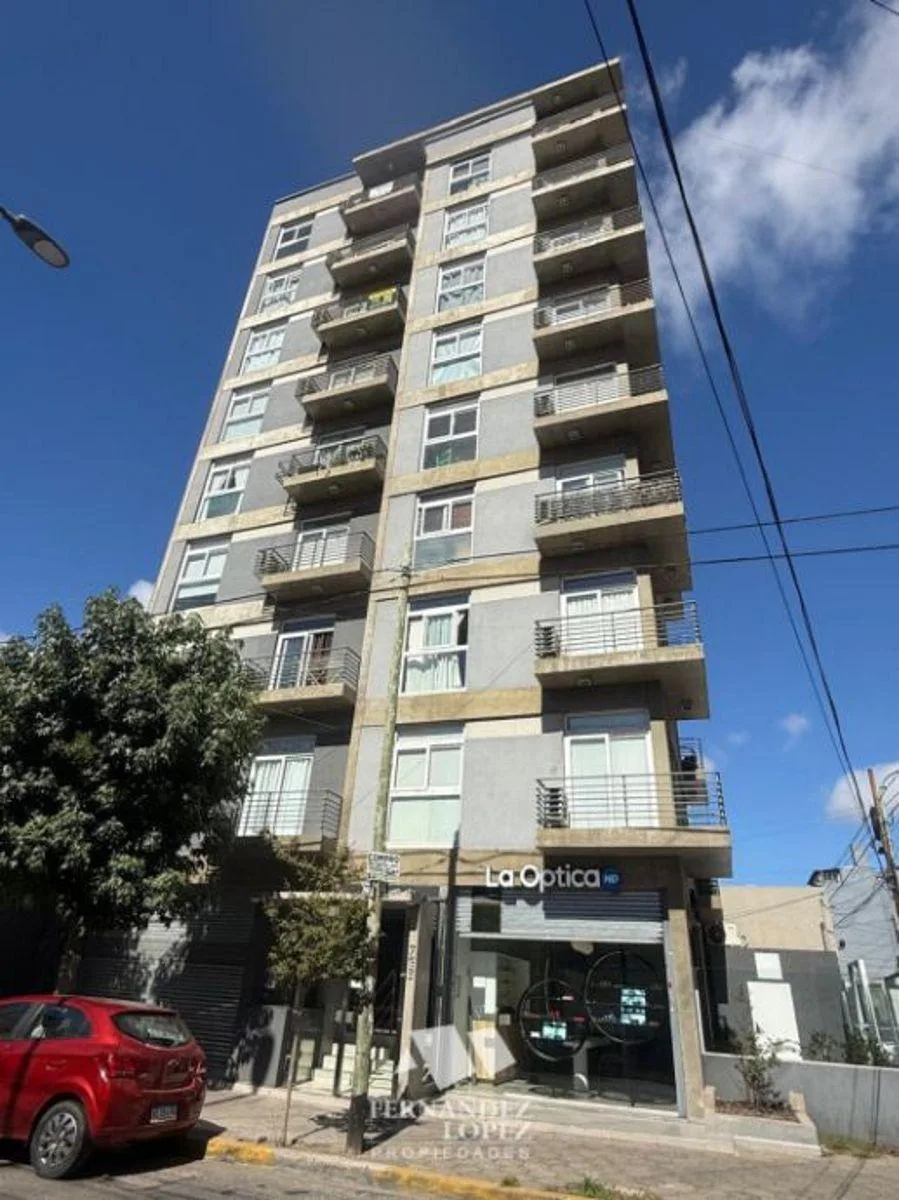 Квартира-студия 36 m² с балконом и окном на улицу в Quilmes