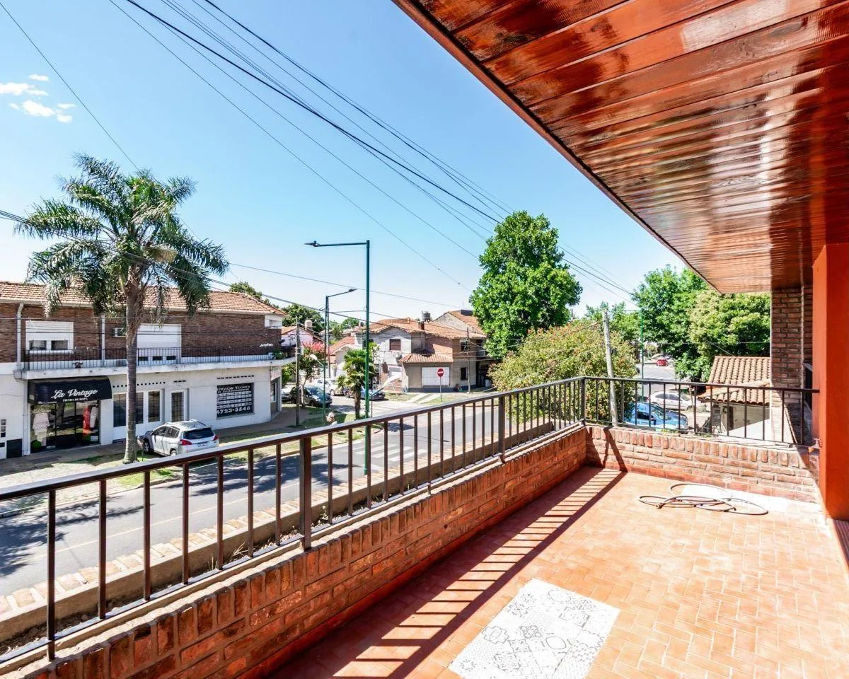 PH de 3 dormitorios en San Isidro con 2 balcones