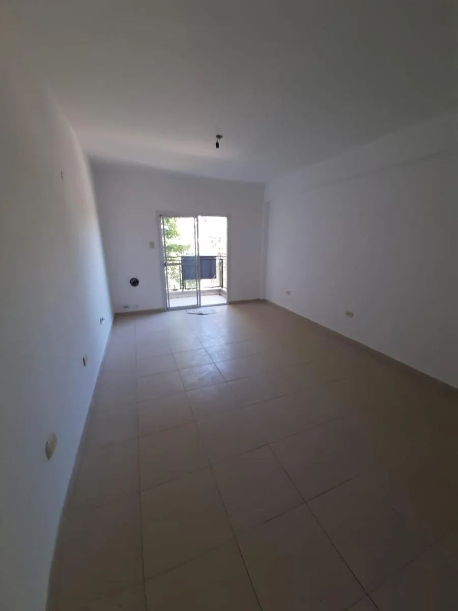 Departamento de 2 ambientes con balcón al frente en La Plata