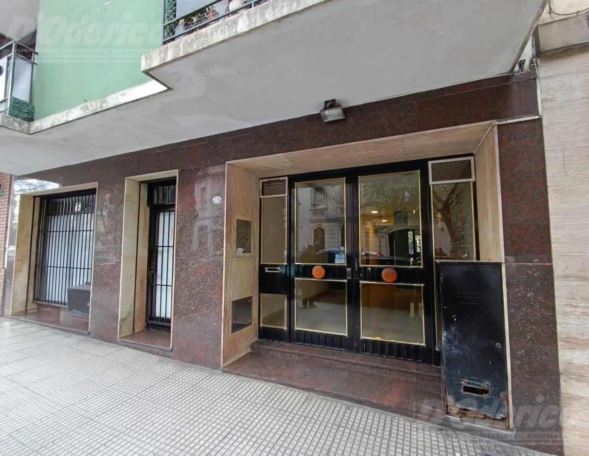 Kitnet de frente com varanda em Caballito