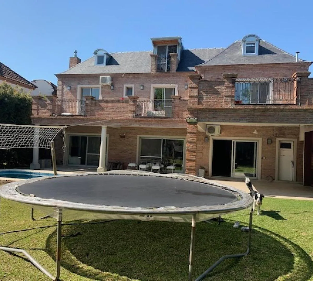 Five-bedroom house for temporary rent in Tigre