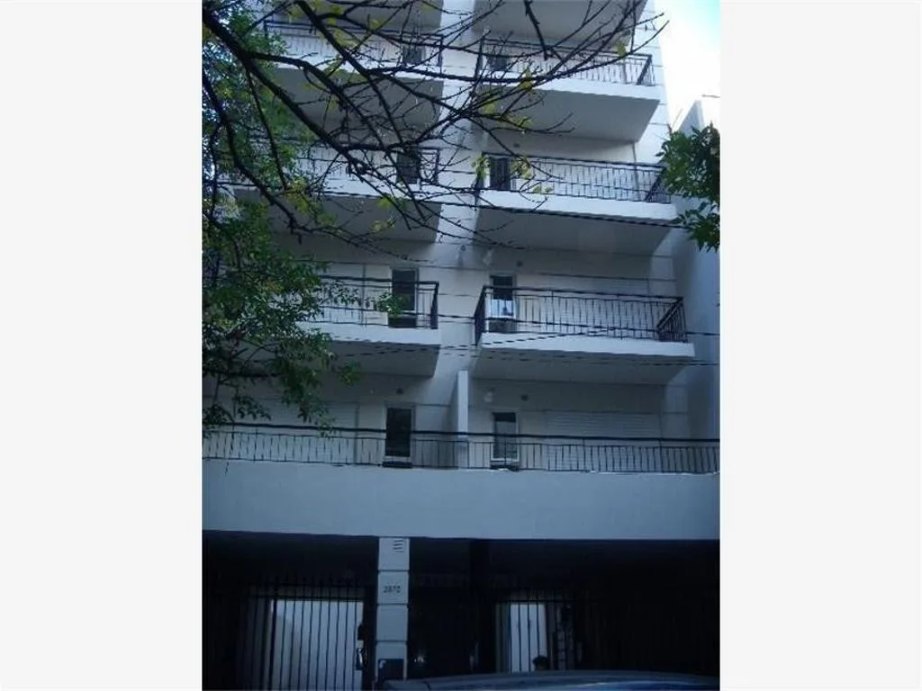 Two-room half-floor apartment with 1 bedroom in Belgrano