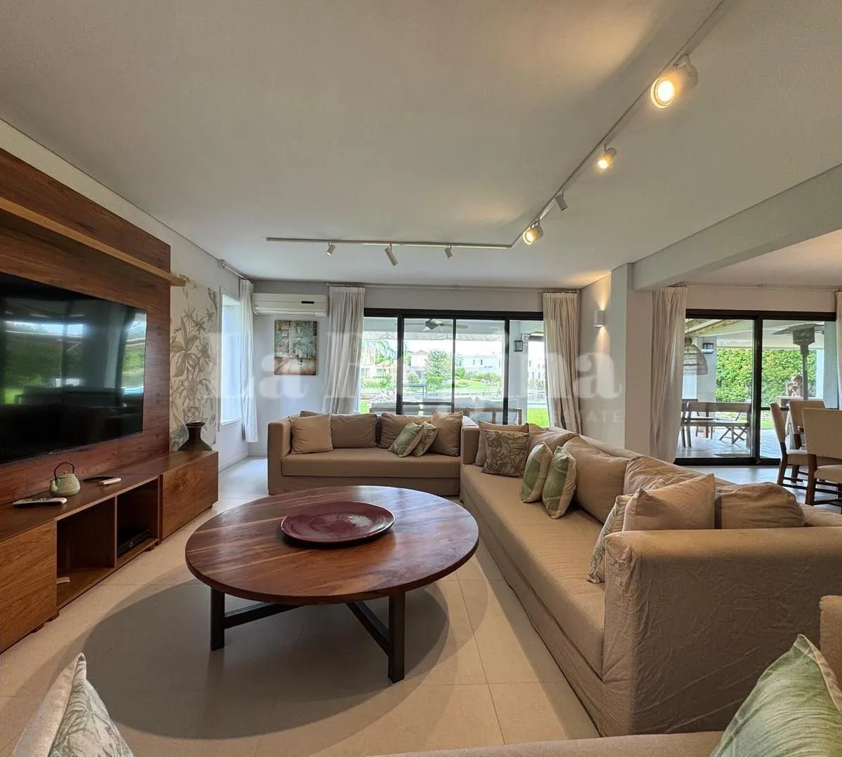 Furnished five-bedroom house in La Isla, Nordelta Tigre