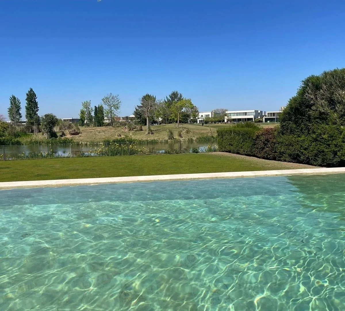 Four-bedroom house in El Golf, Nordelta (temporary rental)