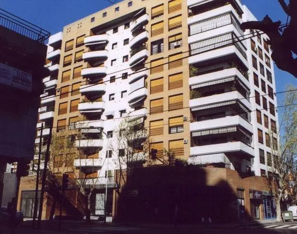 Трёхкомнатная квартира с 2 спальнями в Avellaneda