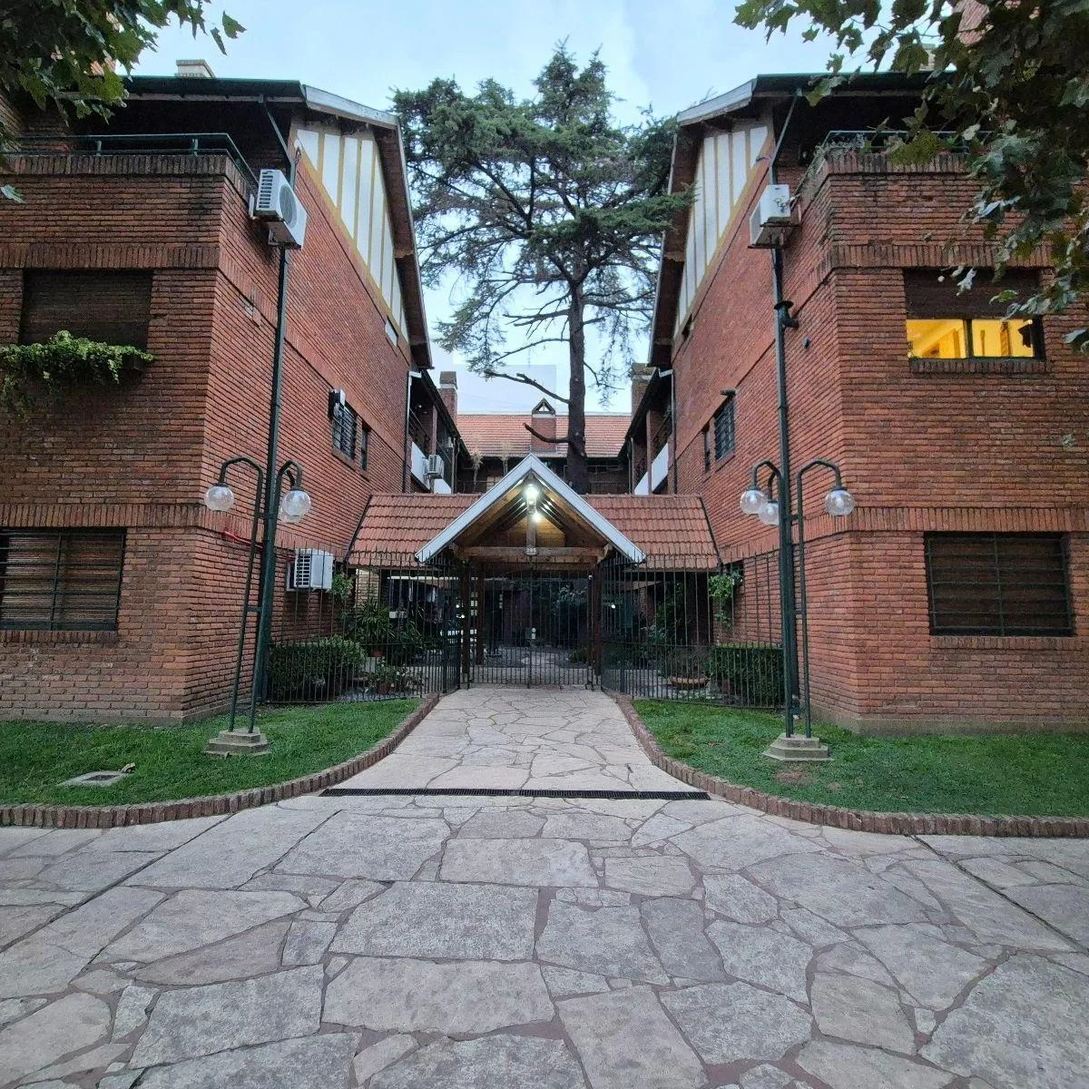 Two-room ground-floor apartment in Banfield Este (Lomas de Zamora)