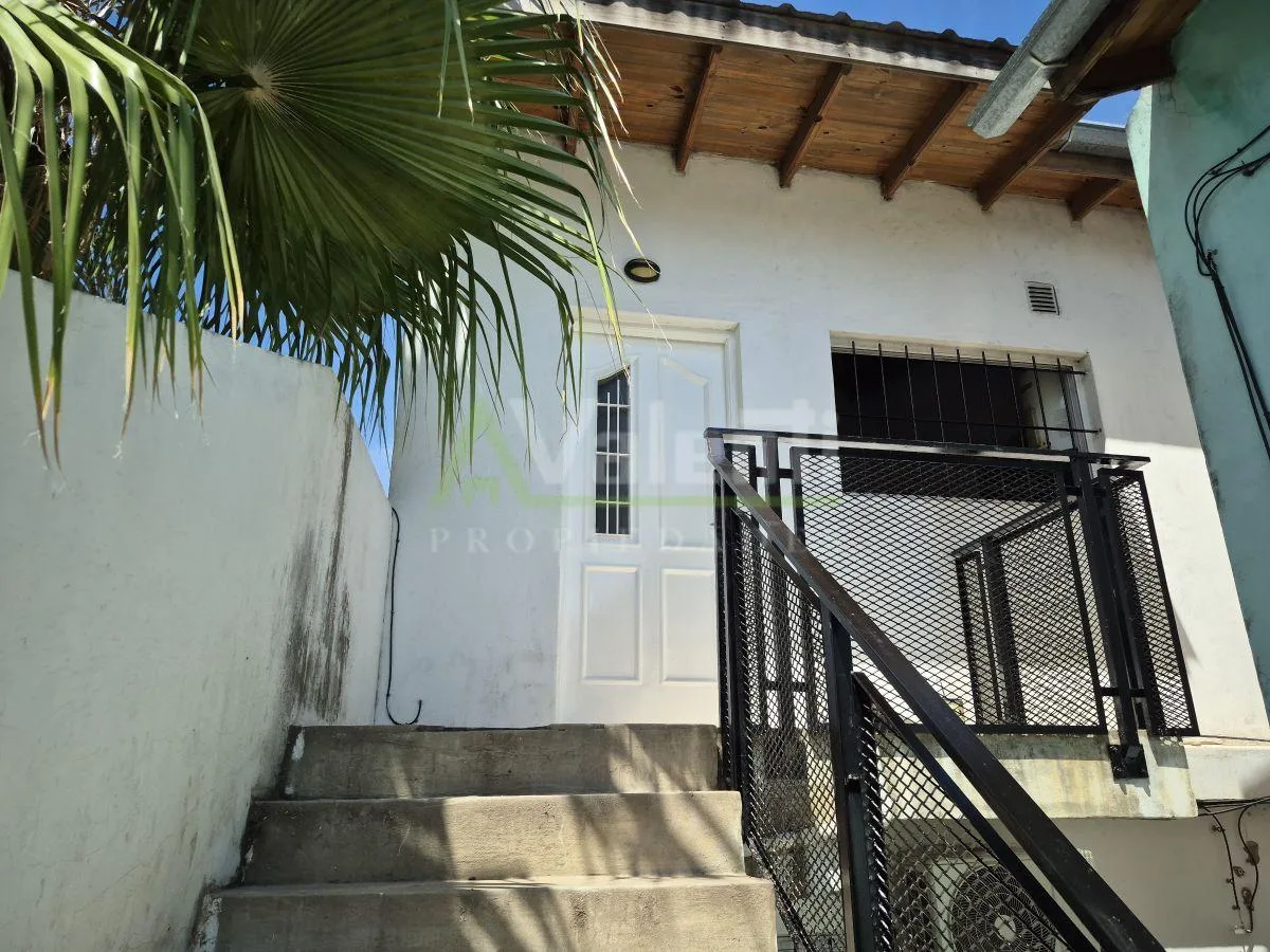 Apartamento de 2 quartos em Hurlingham com pátio e vaga descoberta