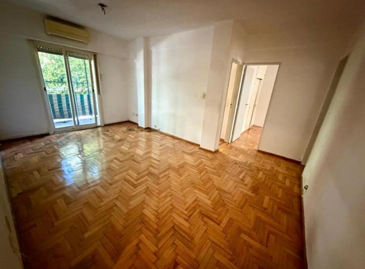 Apartamento de três ambientes de frente em Villa Devoto