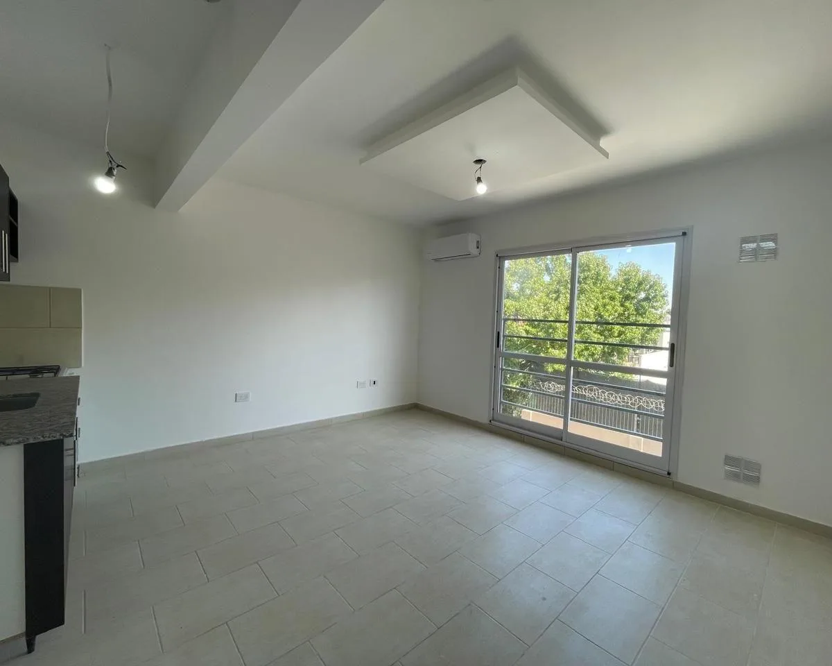 Monoambiente con terraza y cochera en Lomas de Zamora