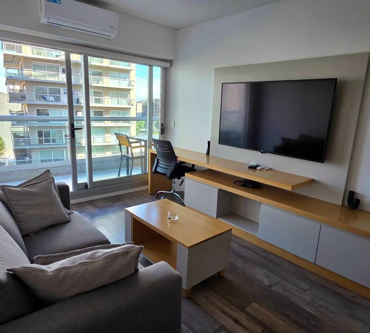 Меблированная двухкомнатная квартира с 1 спальней в Olivos