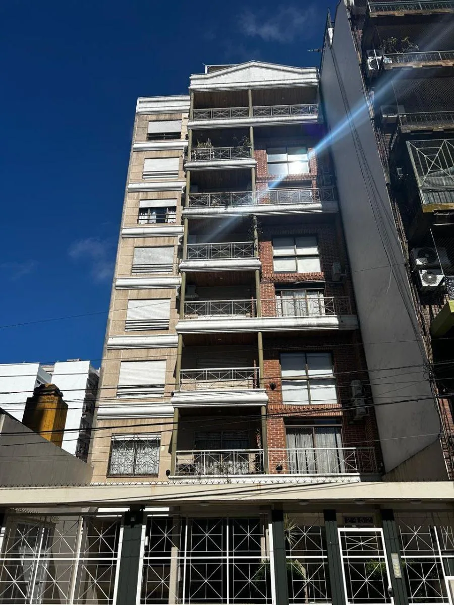Two-room apartment with assigned parking in Olivos