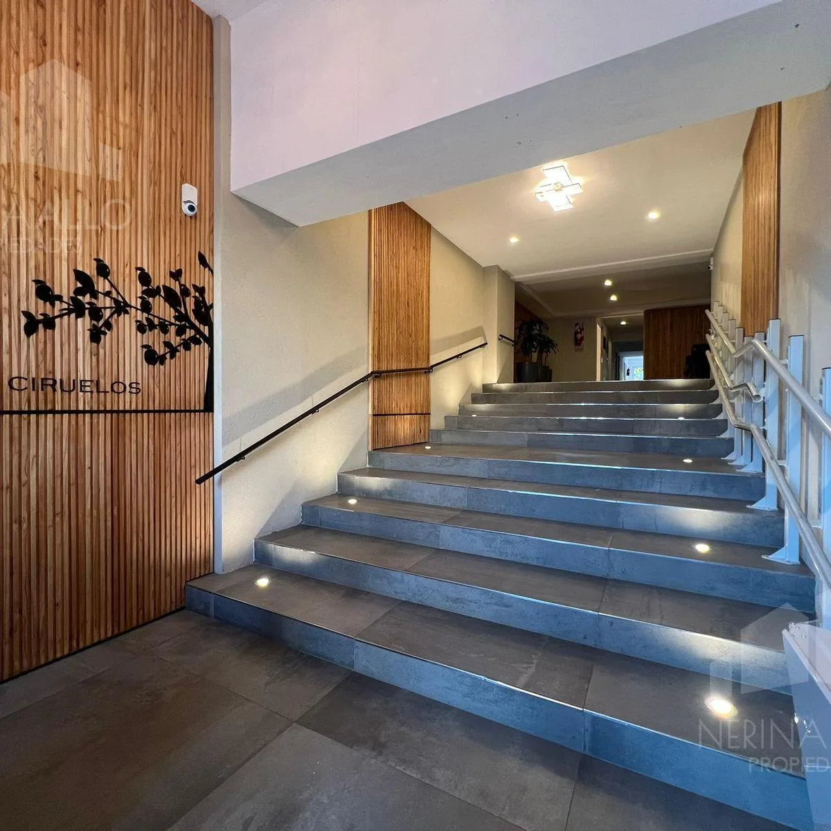 Apartamento de dois ambientes com vaga de garagem em Ituzaingó Centro