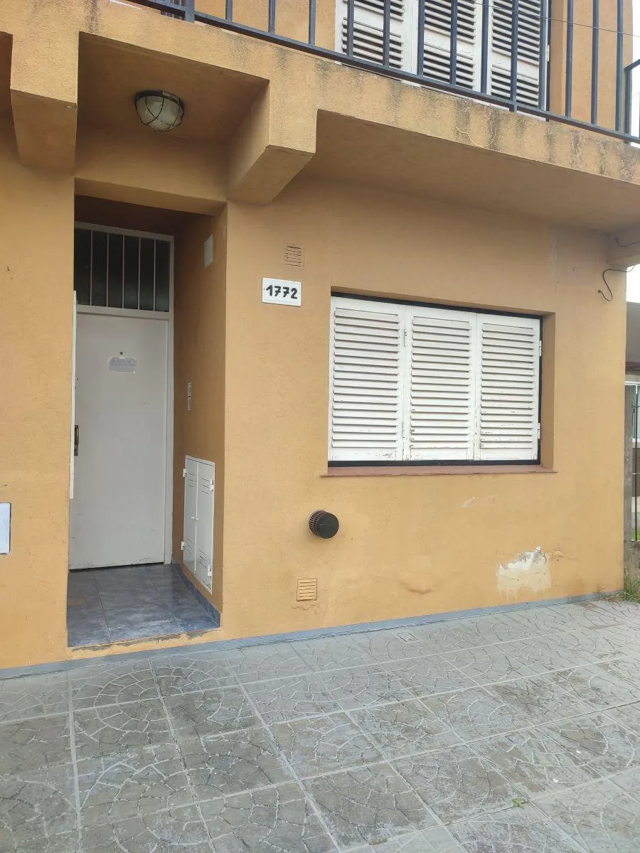 Departamento en planta baja al frente en Berisso