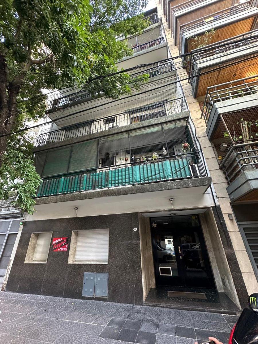 Apartamento de dois ambientes no térreo na frente em Caballito