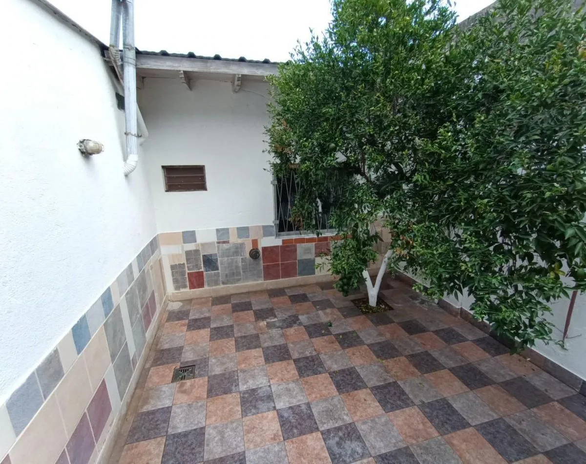 PH de dois ambientes com pátio em Lanús