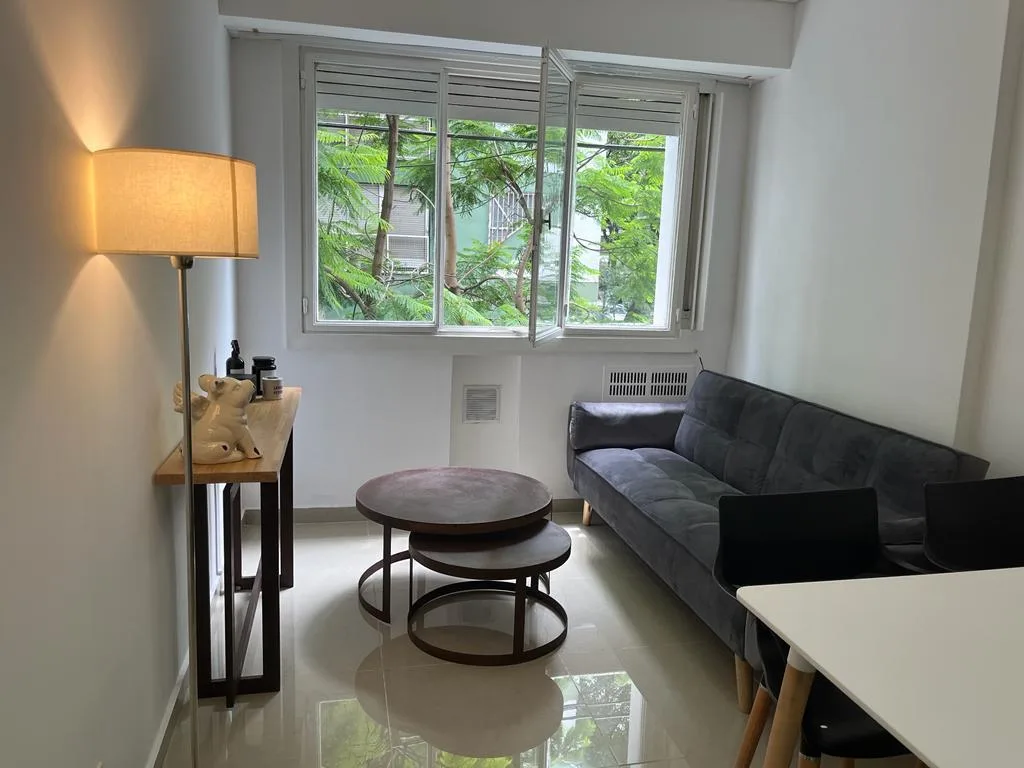 Apartamento de dois ambientes na rua em Palermo