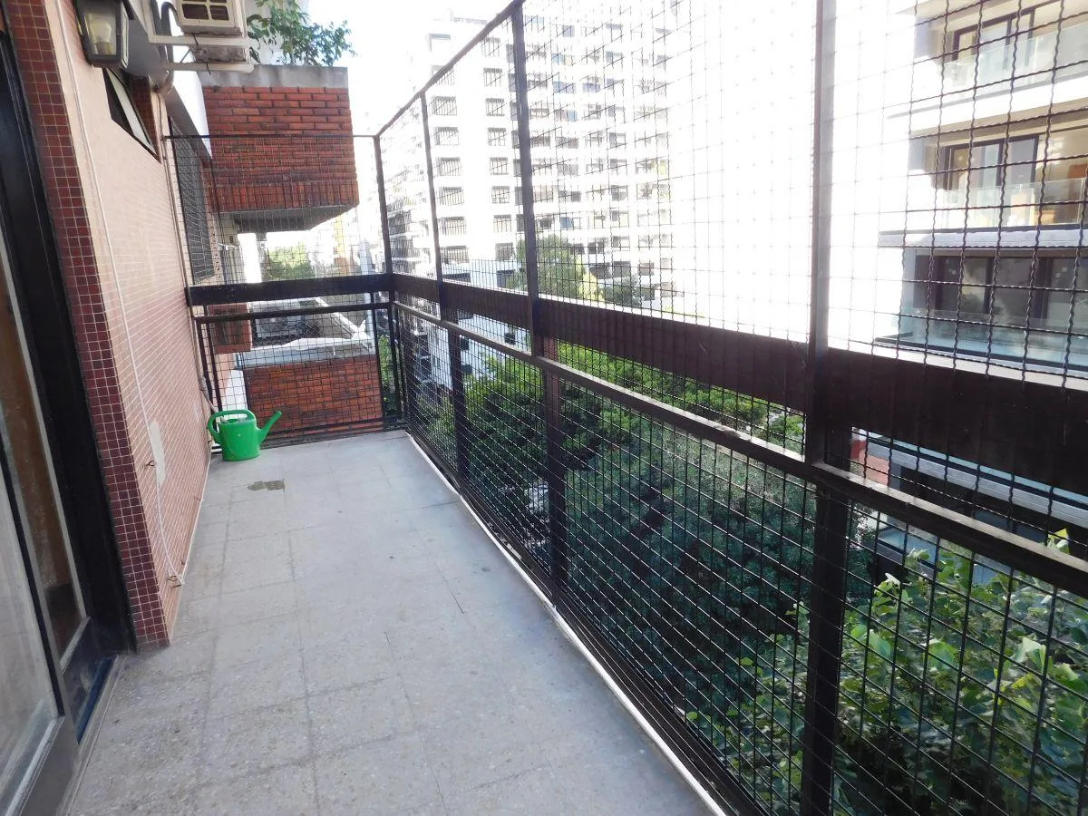 Apartamento com 2 dormitórios com varanda na rua em Palermo