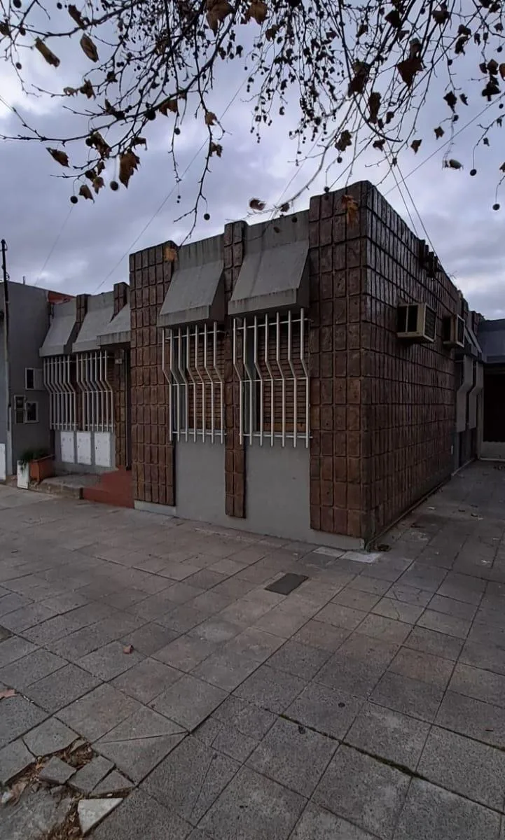 2-bedroom PH with street frontage in Lomas de Zamora