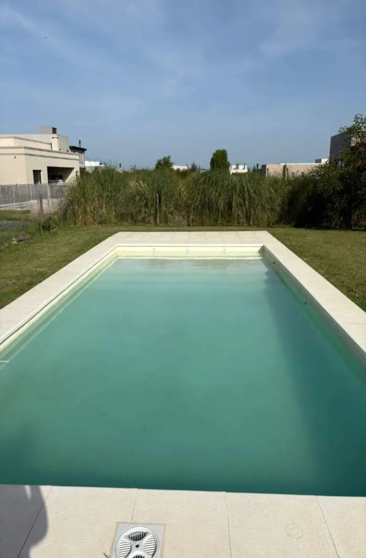 Casa de 4 dormitórios em El Naudir, Escobar