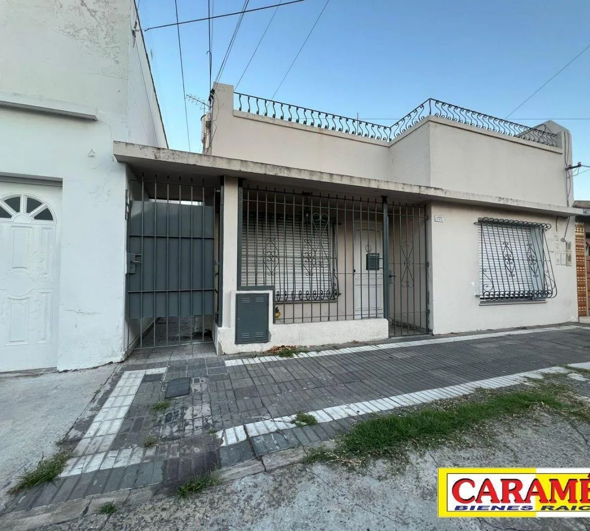 Studio apartment with patio and grill in Lanús