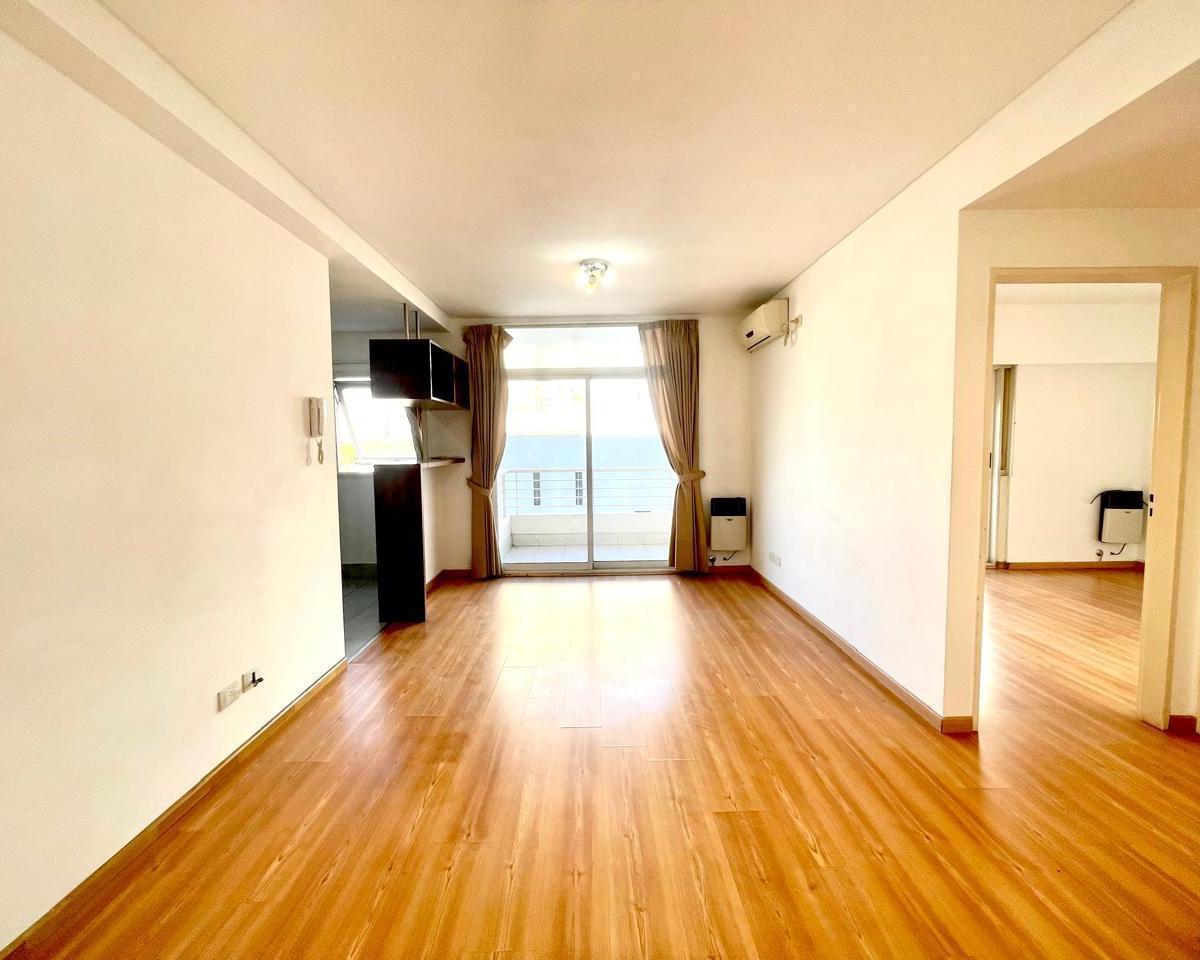 Квартира с 1 спальней и балконом на улицу в Villa del Parque