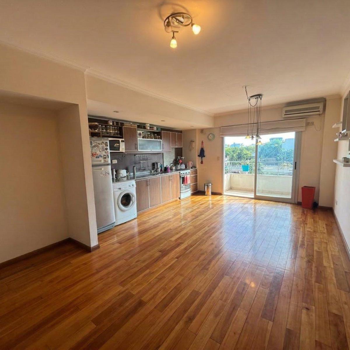 Unfurnished two-room apartment with parking in Villa Urquiza