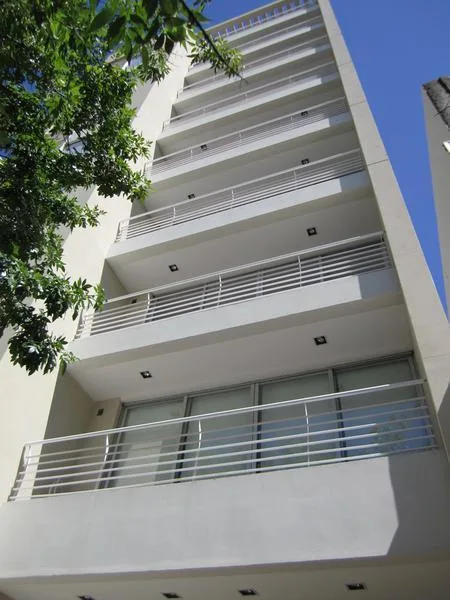 Apartamento de três ambientes de frente em Lomas de Zamora
