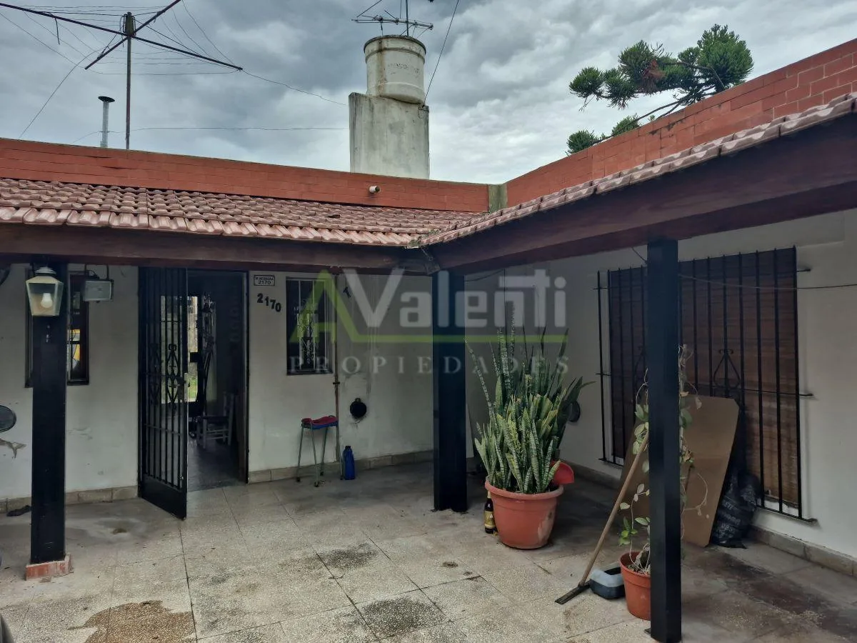 Casa de 4 ambientes com opção comercial em Ituzaingó