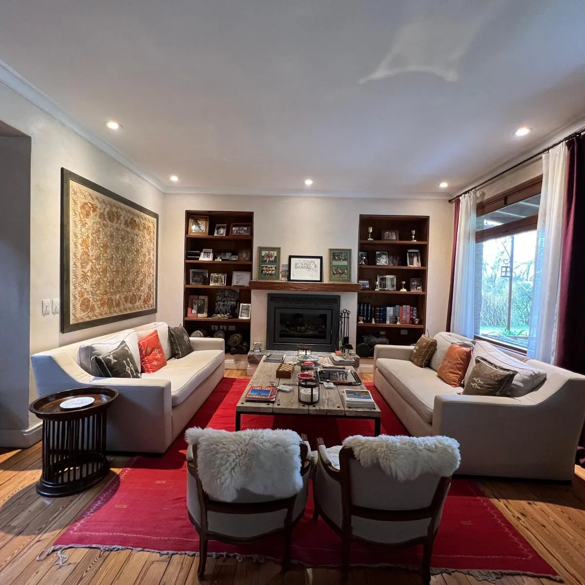 Casa de 4 dormitórios com 375 m² cobertos em Mayling Cc