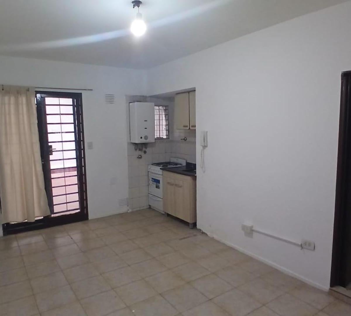 Kitnet com pátio em Almagro