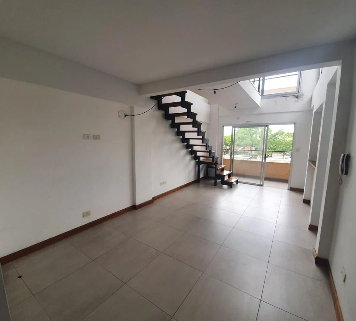Apartamento duplex de 2 ambientes em Avellaneda