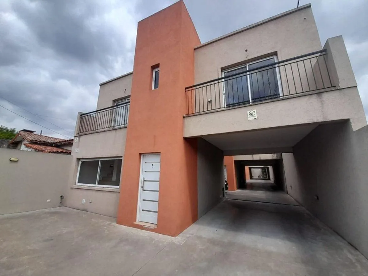 Duplex de 3 ambientes para alugar em Guillon, perto do Boulevard Buenos Aires