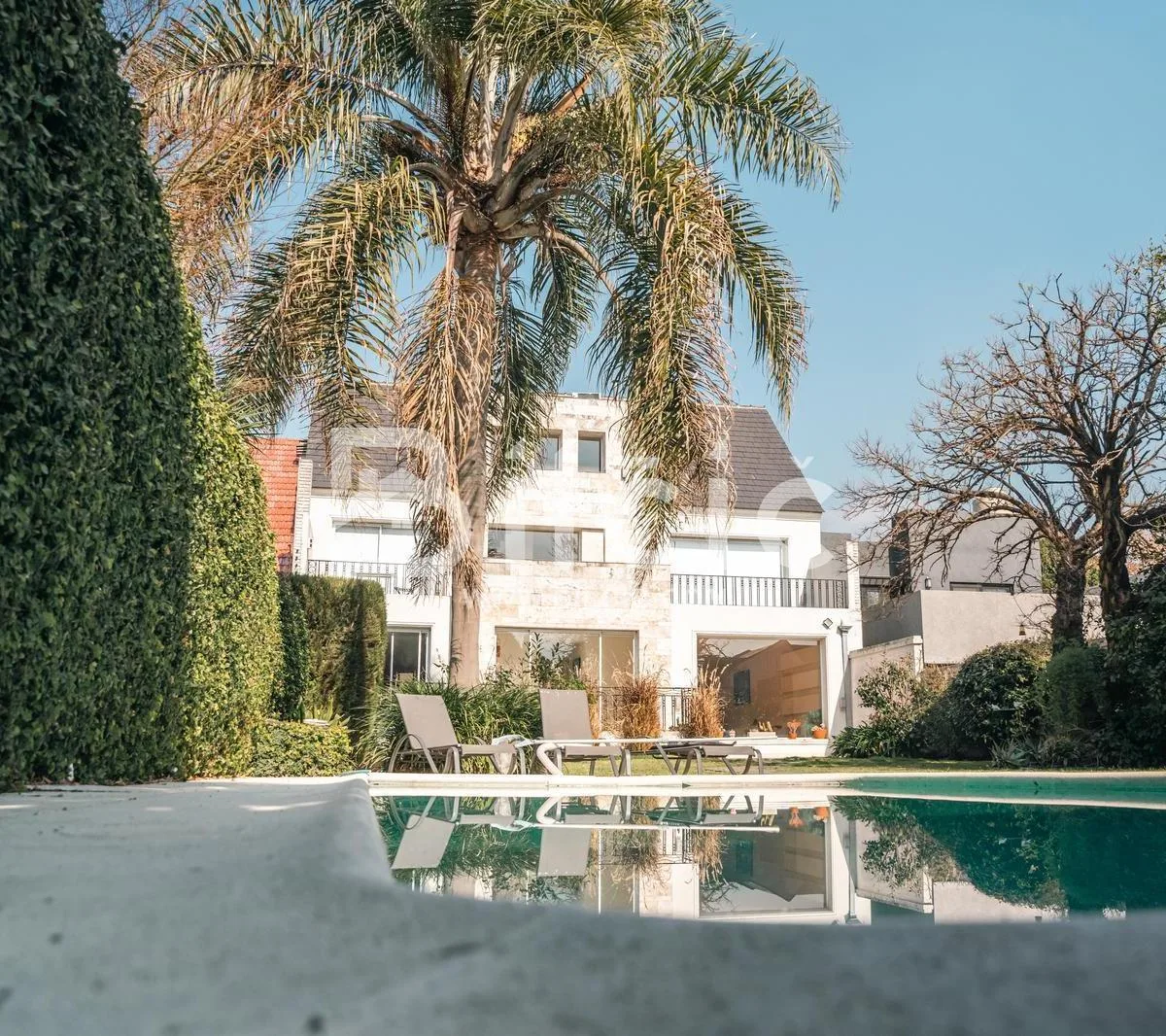 Дом с 4 спальнями и бассейном в Lomas de Zamora (Центр)