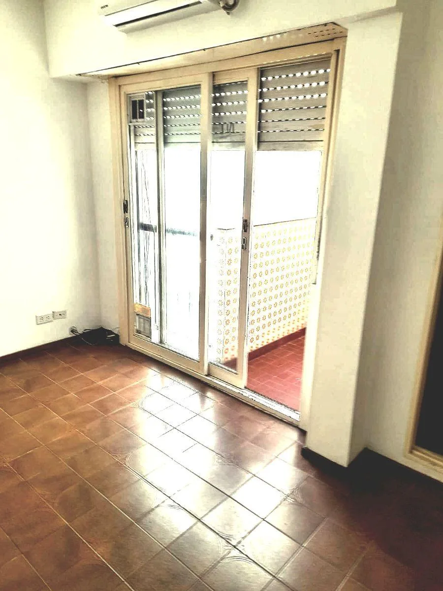 Apartamento de 2 ambientes reformado para uso profissional em Villa Crespo