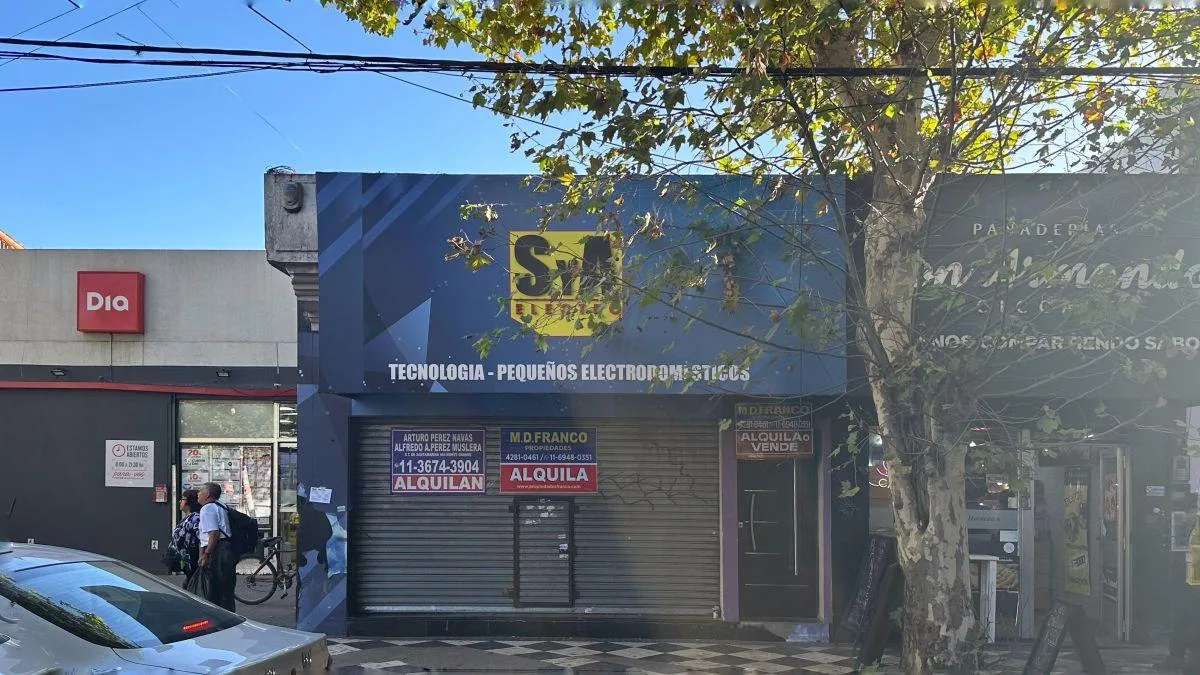 Loja comercial com depósito