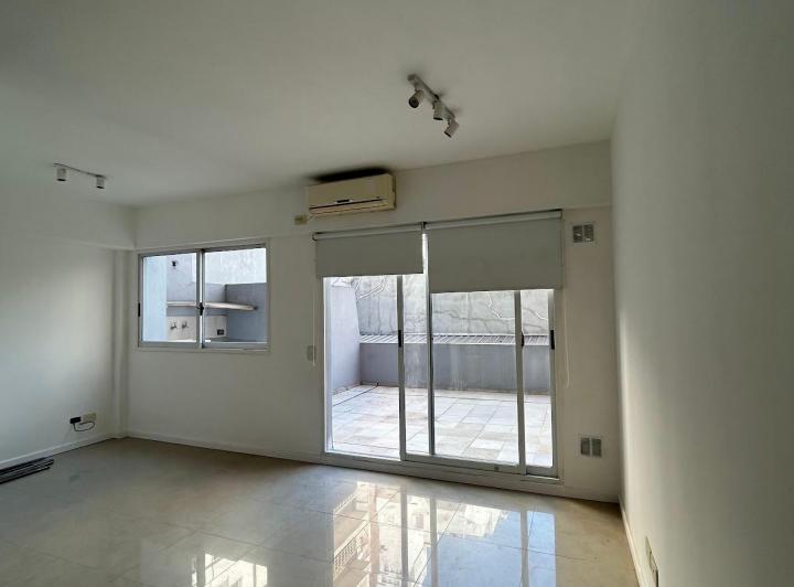 Studio apartment with large balcony in Almagro