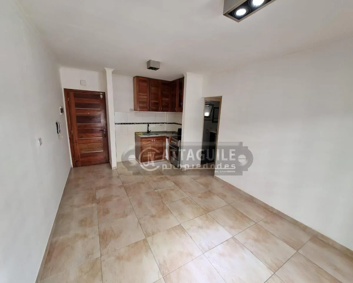 Apartamento de 2 ambientes com 1 quarto em Merlo centro